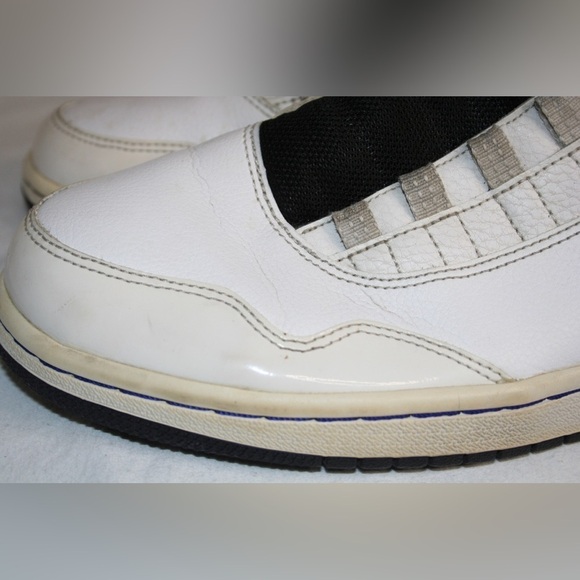 Jordan Executive "White" Shoes Size: 9 (men) - Picture 5 of 10